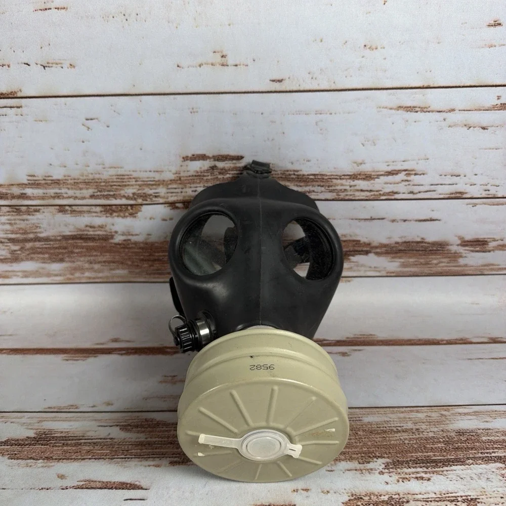 Vintage Military Surplus M15 Gas Mask Black Rubber NBC Prepper Protection